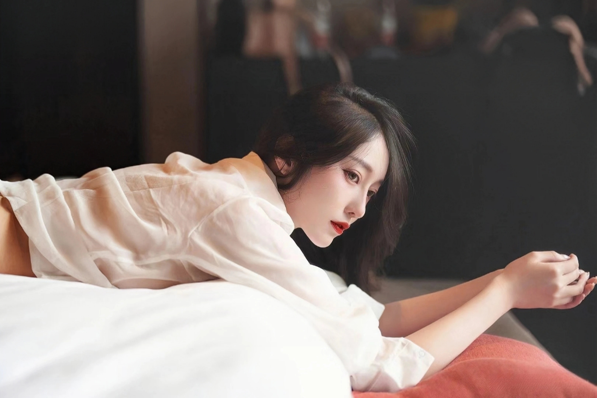 冰岛雷恰角半岛发生火山喷发